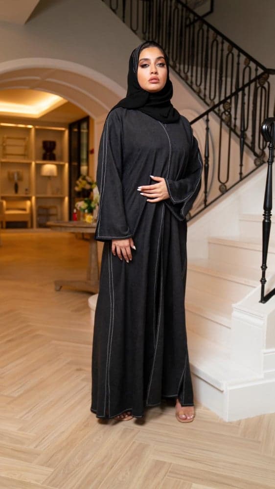 عباية اسود بخيوط ابيض