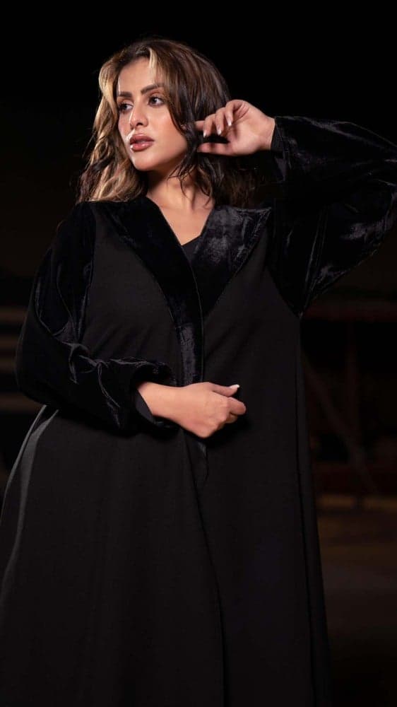 عباية شتوية بياقه واكمام قطيف