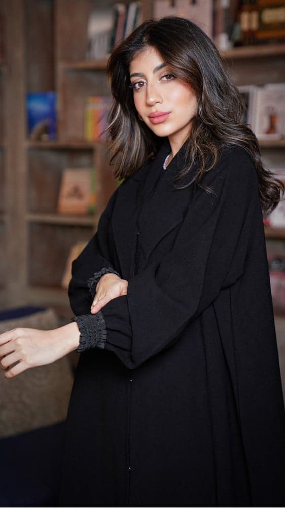 عباية بياقه عريضة وكم مطاط