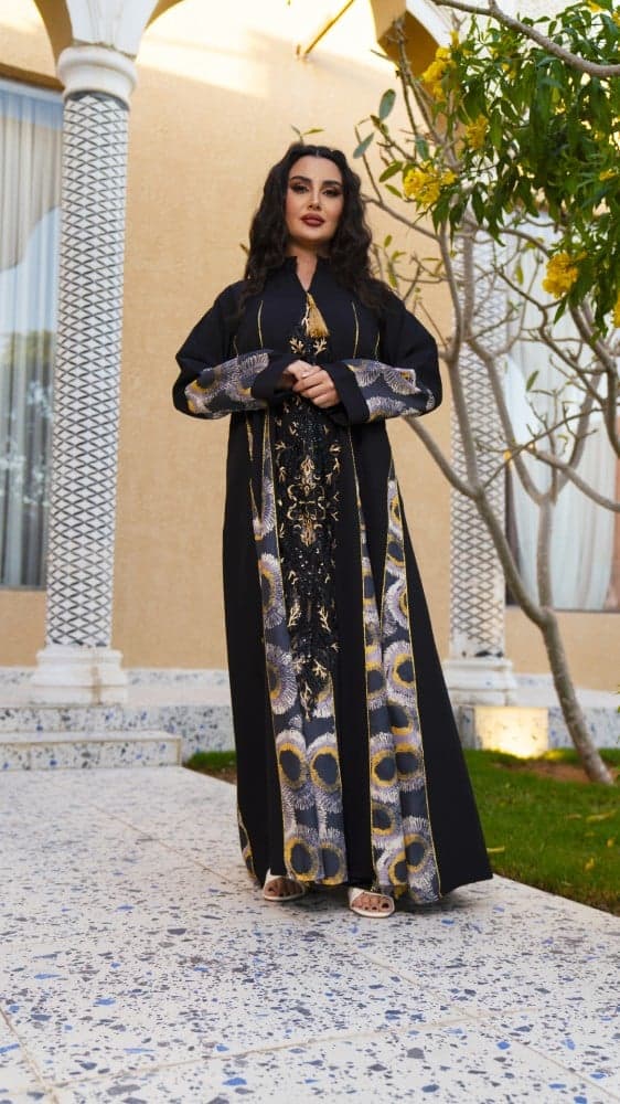 جلابية بلون أسود كلوش