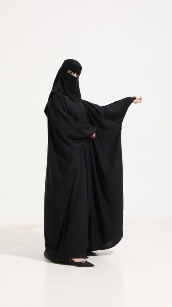 عباية بشت بقصة اكمام مميزة