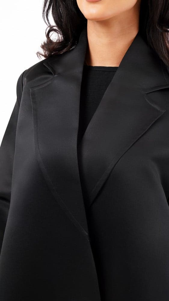 عباية رسمية بنقش من الخلف