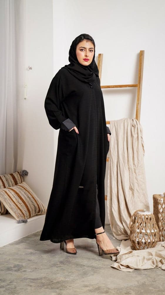 عبايه نص ياقه بزره واحده