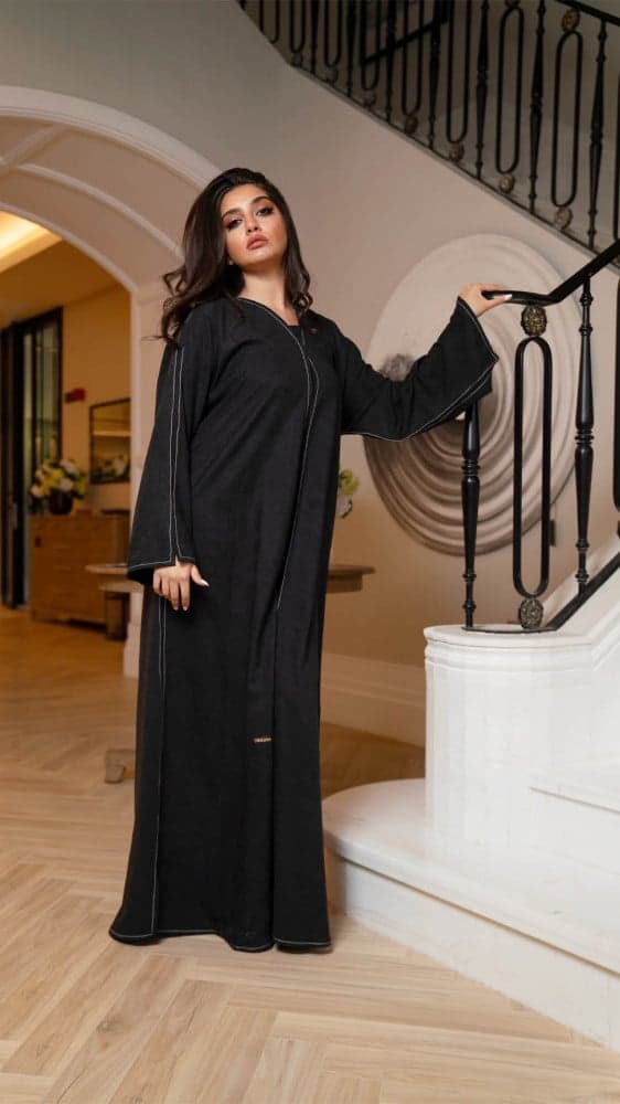 عباية اسود بخيوط ابيض