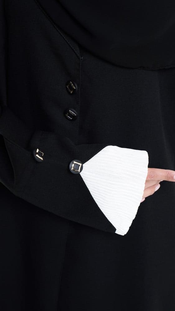 عباية سوداء رسمية باكمام بيضاء