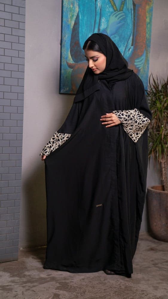 عباية بشت اكمام مطرزة ذهبي