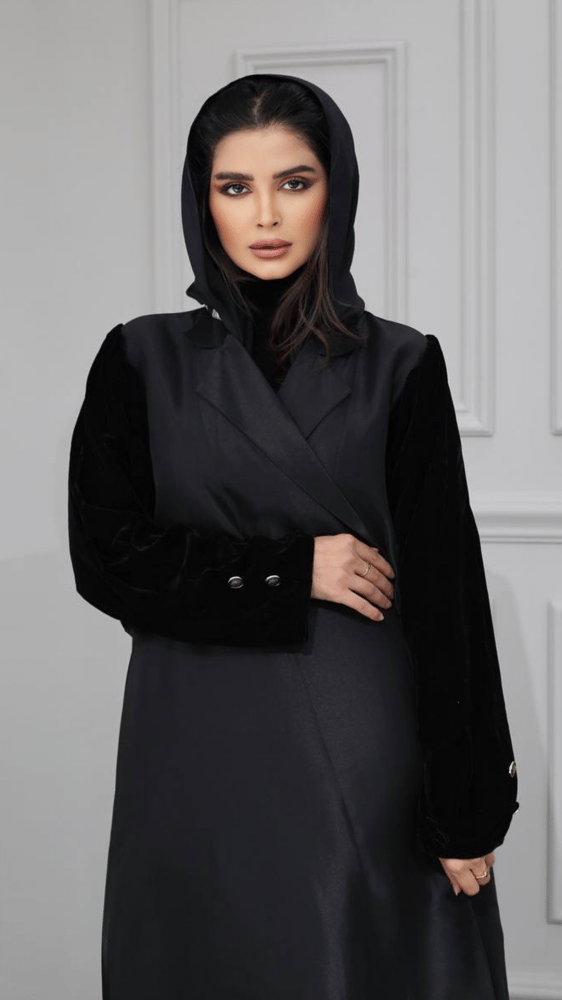 عباية شتوية بياقة رسميه واكمام قطيف