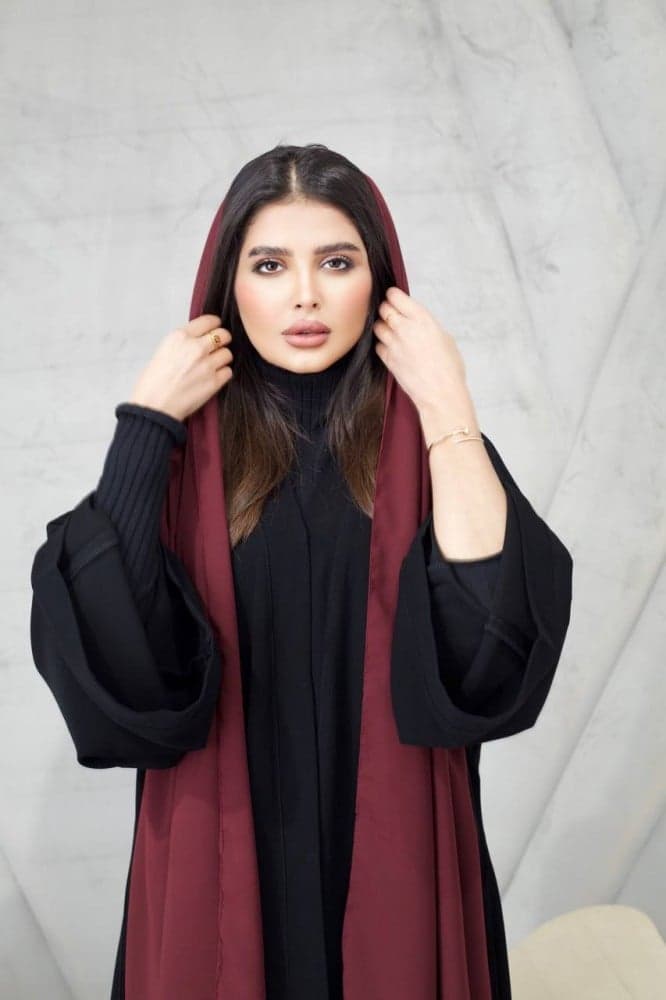 طرحة بلون عنابي