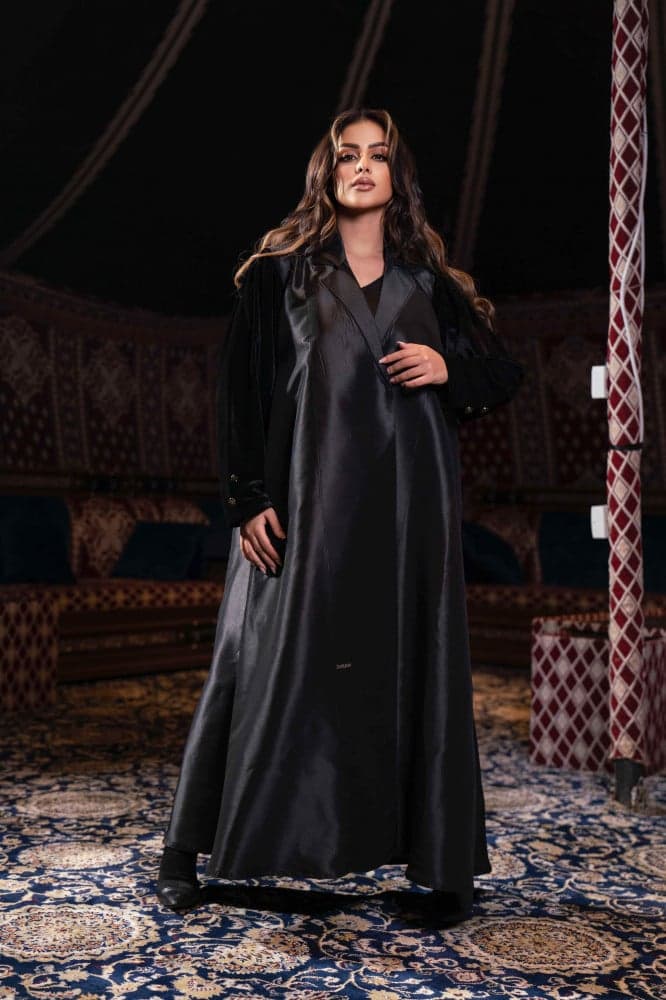 عباية شتوية بياقة رسميه واكمام قطيف