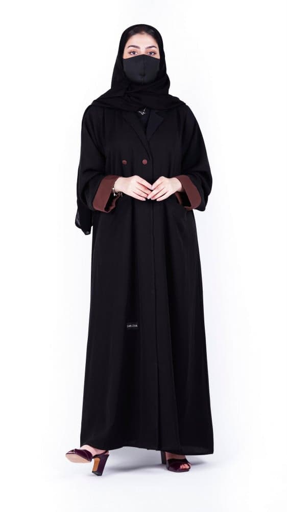 عبايه جاكيت مزينه باللون البني ولها جيوب