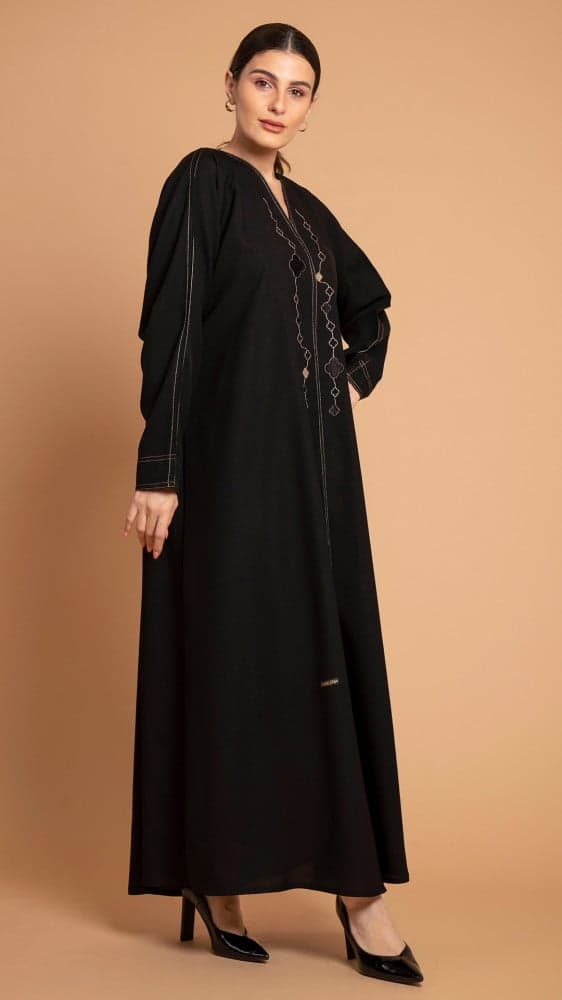 عباية بتطريز ذهبي ناعم