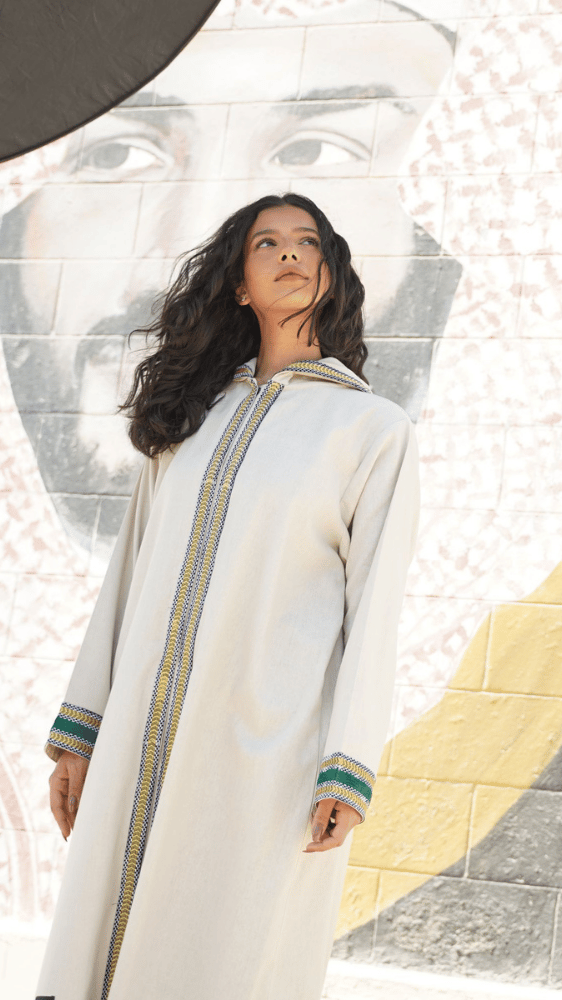 عبايه بيج بقبعة سدو