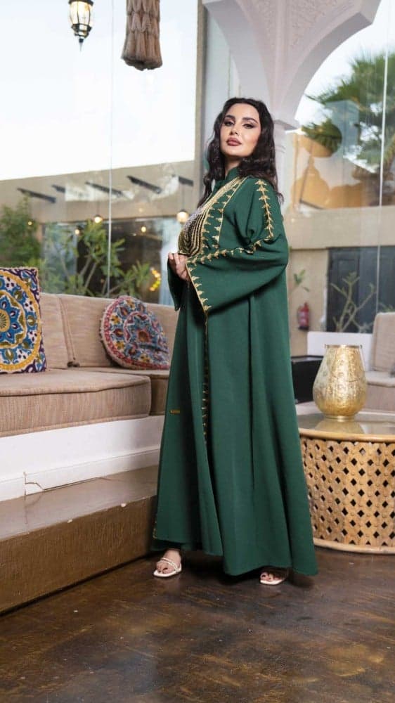 جلابية زيتي بتطريز ذهبي