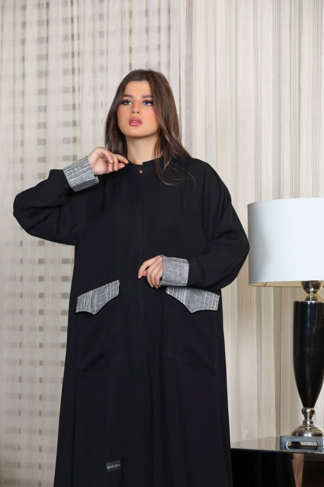 عباية بجيوب واكمام باللون الرصاصي