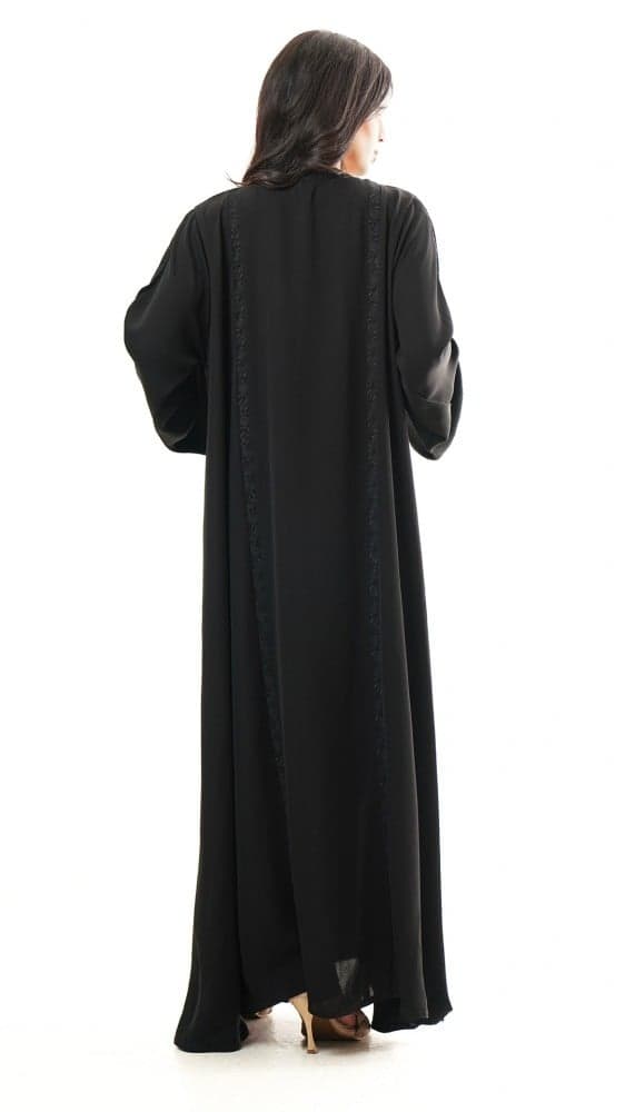 عباية بتطريز اسود