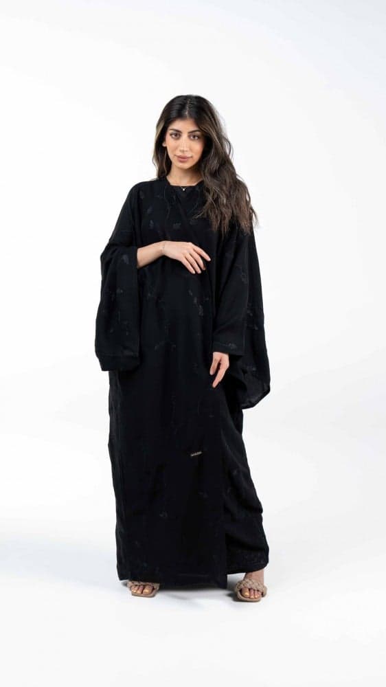 عباية مطرزة بتشجير اسود