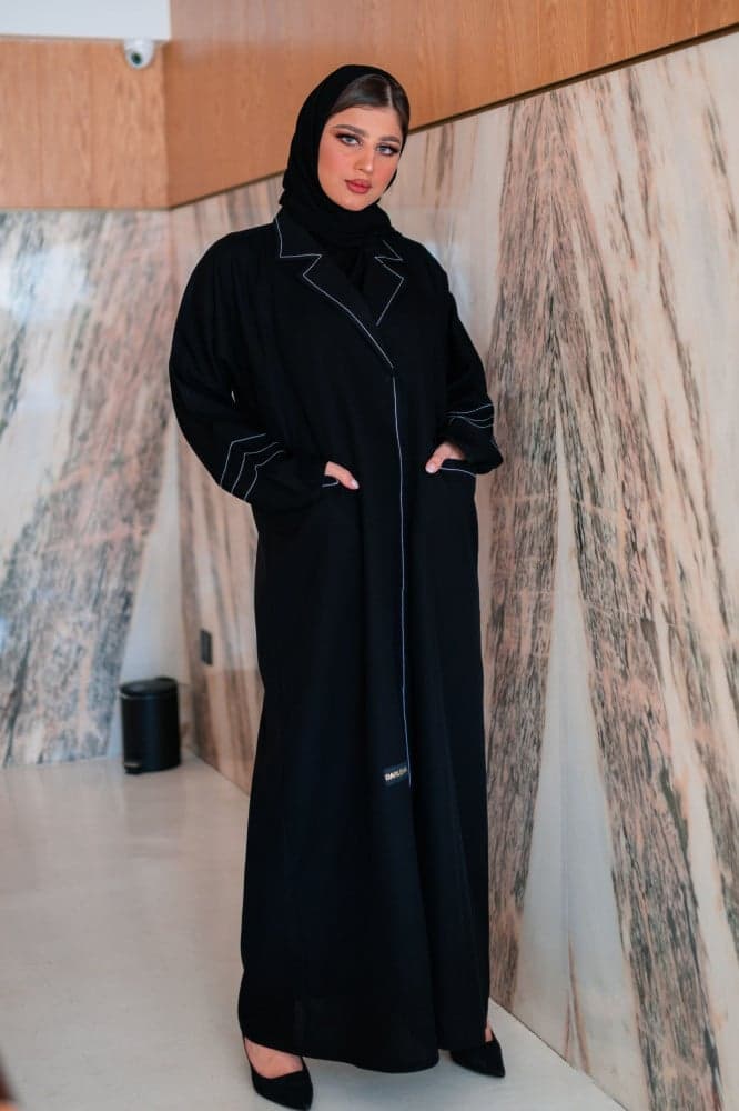 عباية جاكيت بخيوط بيضاء