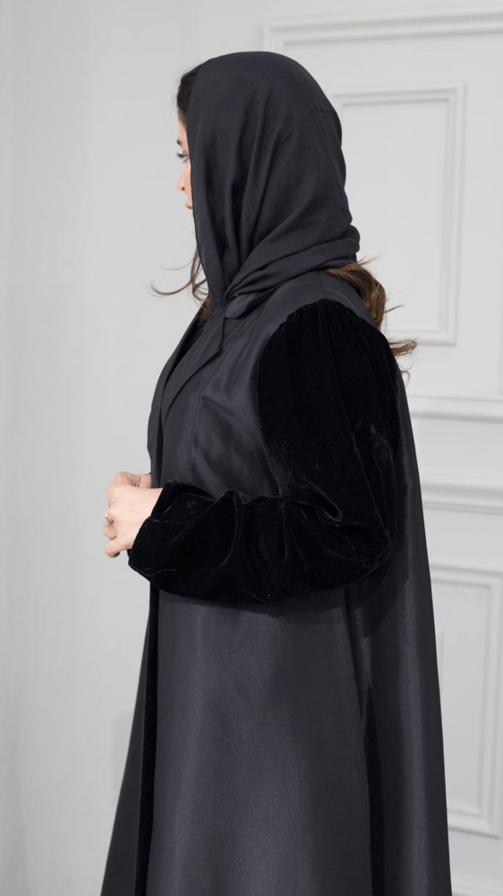 عباية شتوية بياقة رسميه واكمام قطيف