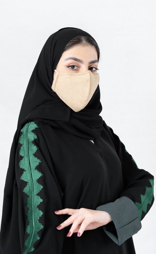 عباية مطرزة باللون الزيتي