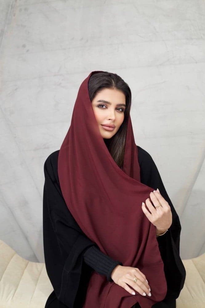 طرحة بلون عنابي