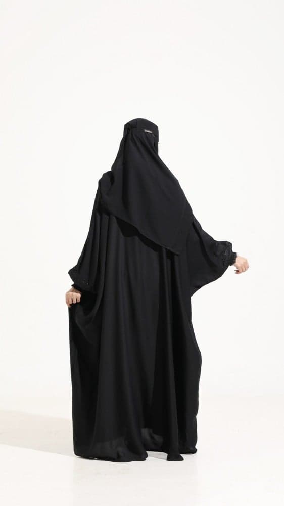 عباية بشت فضفاضه بكم دانتيل