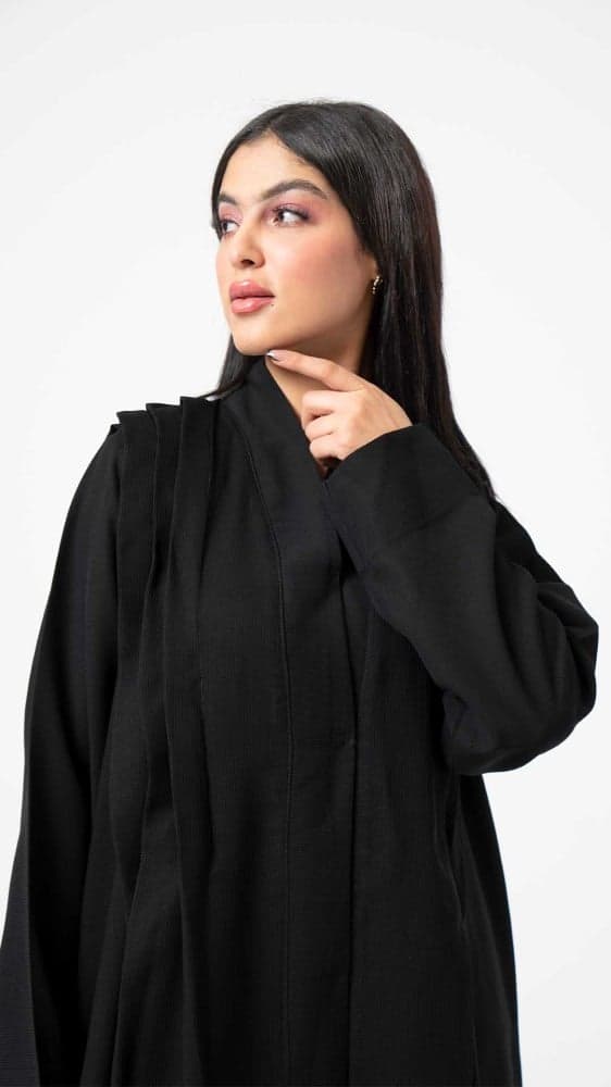 عباية تربل كلوش بصفطات على الكتف