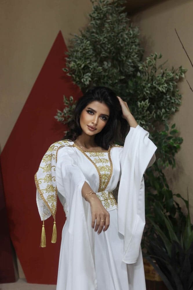 جلابية ابيض فخمة بقصة اكمام مميزة