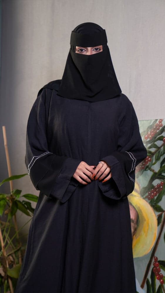 عباية سوداء باكمام طبقات