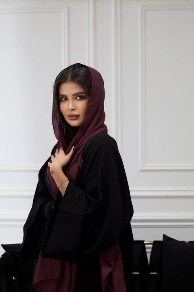 طرحة عنابي بتطريز اسود