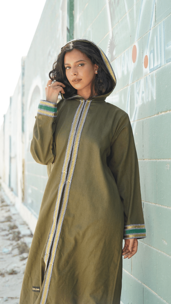 عبايه زيتي بقبعة سدو