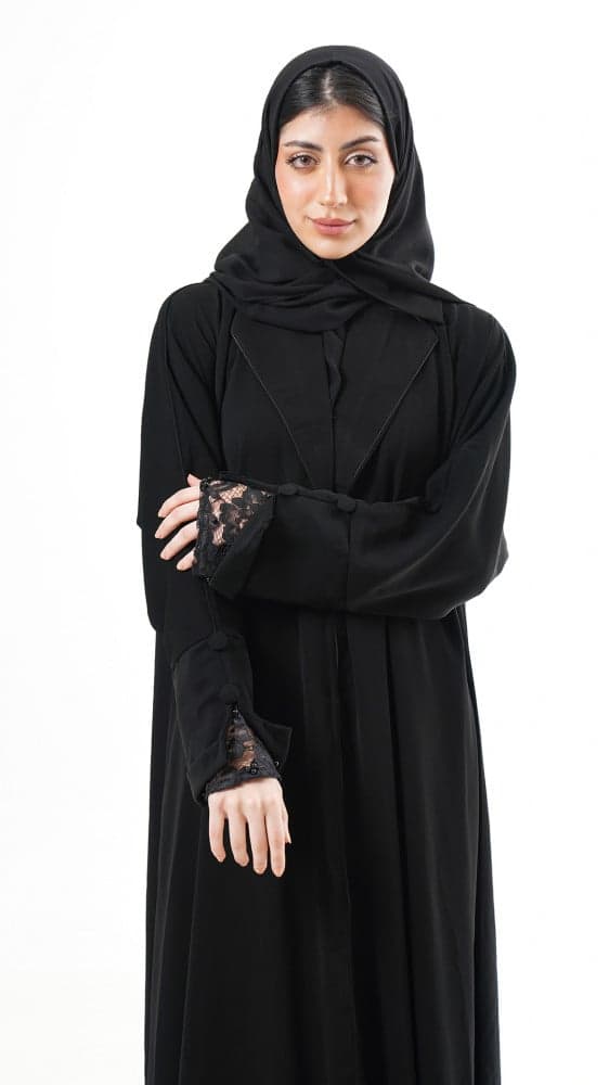 عباية باكمام دانتيل مزينة بلولو اسود