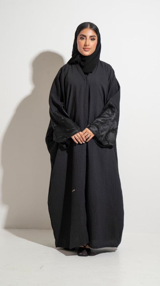 عباية بقصة اكمام مميزة