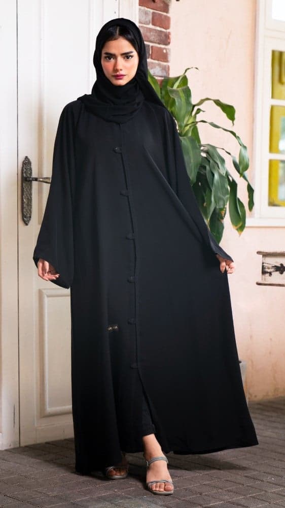 عباية بأزره قماش وكولة بالرقبة