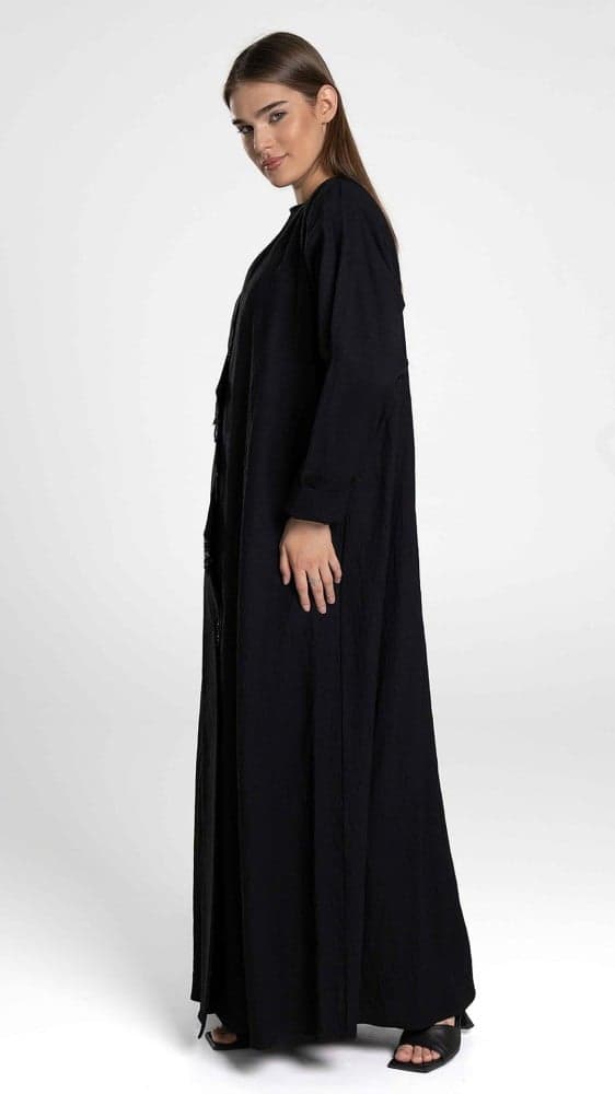 عباية بقصة مزينة بشك