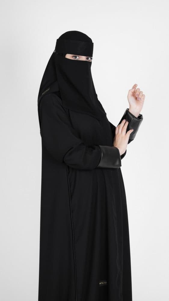 عباية كم جلد اسود