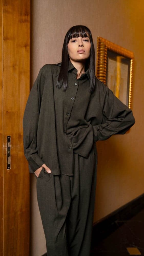 طقم قميص وبنطلون زيتي