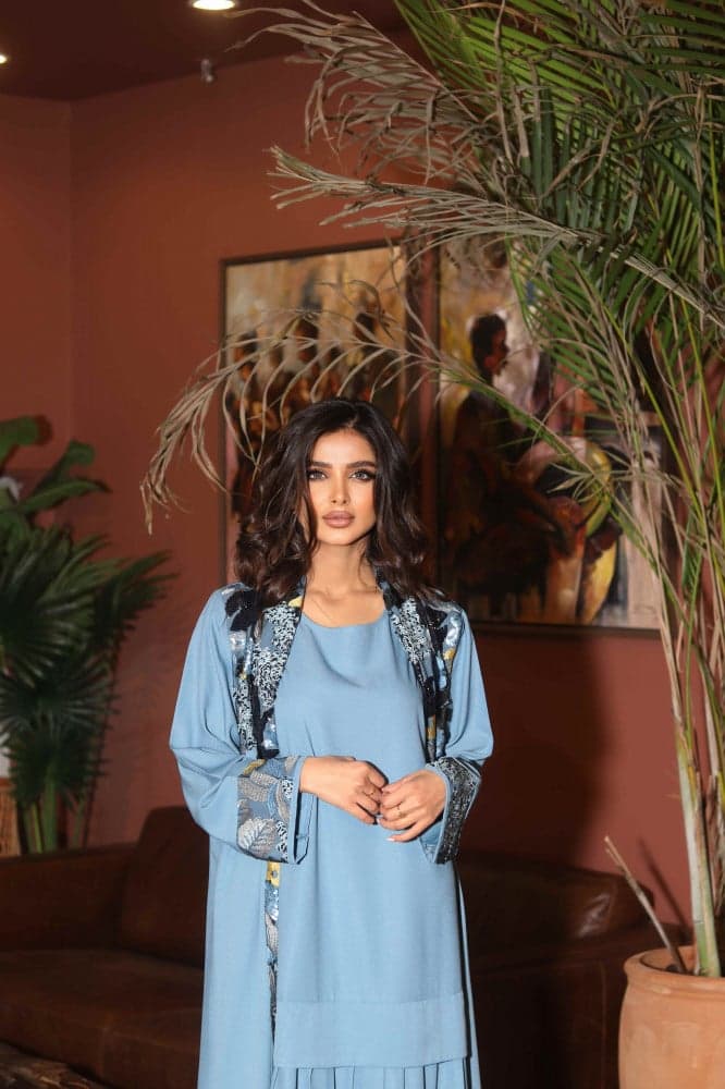 جلابية مفتوحة بفستان داخلي