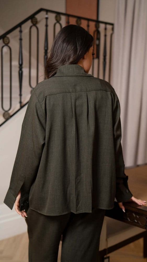 طقم قميص وبنطلون زيتي