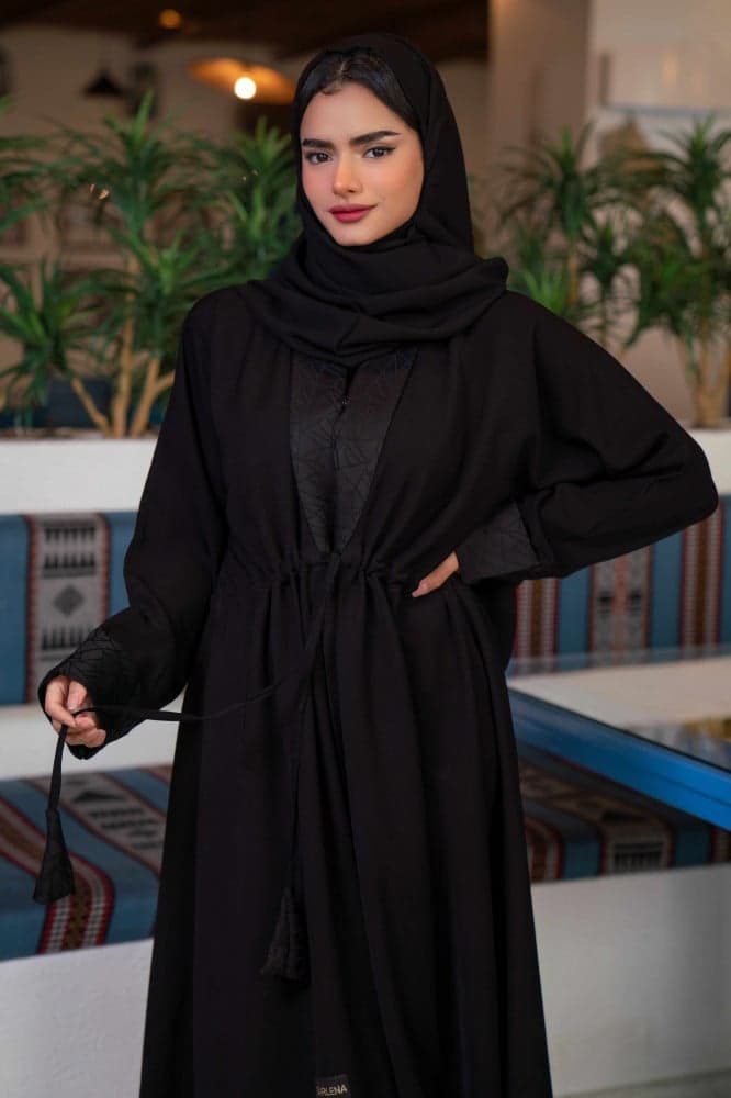 عباية برباط على الخصر