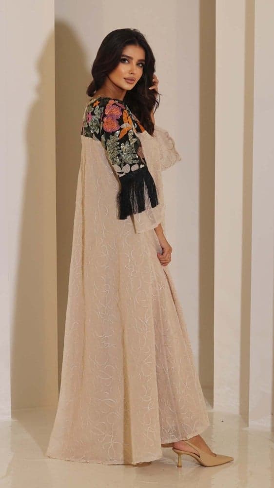 جلابية مطرزه بهدب فخم على الاكمام