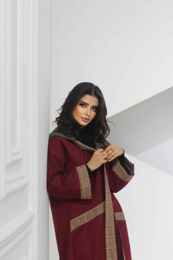 جاكيت عنابي بقبعه