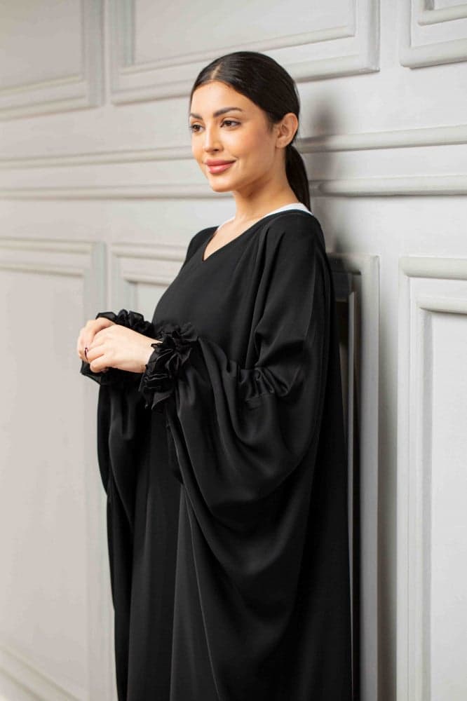 عباية بشت اسود فخمة باكمام مكشكشة