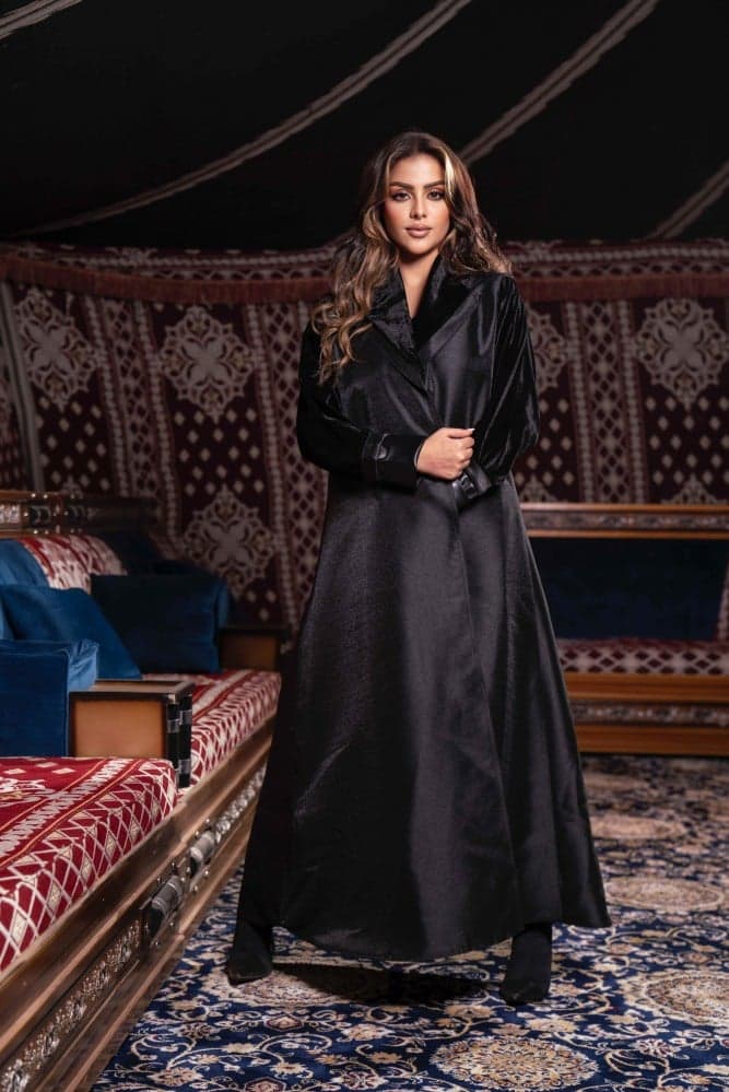 عباية شتوية بياقه ومعصم جلد