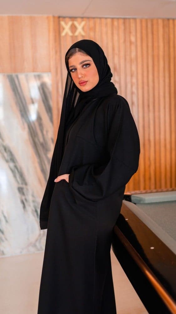 عباية بجيوب من الأمام