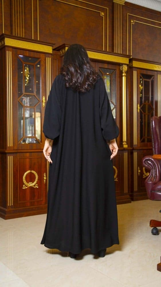 عباية مقفله بقصة جيوب مخفيه