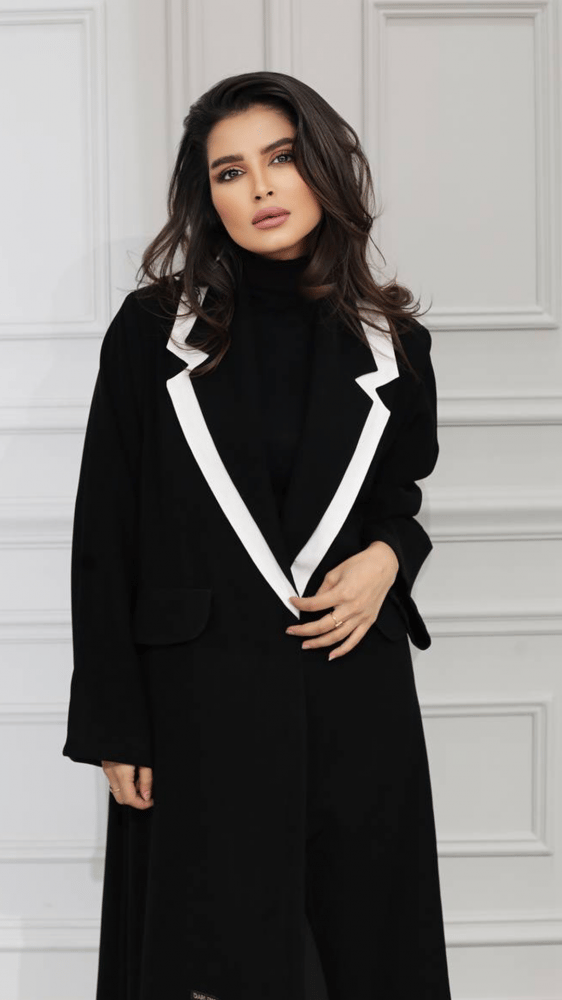 عبايه شتويه بتصميم دبل ياقه