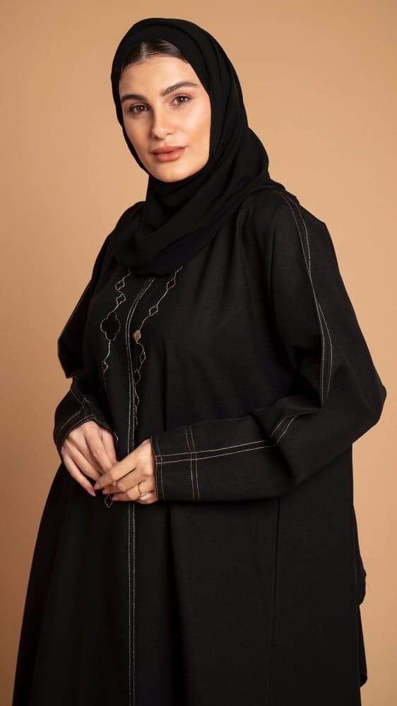 عباية بتطريز ذهبي ناعم