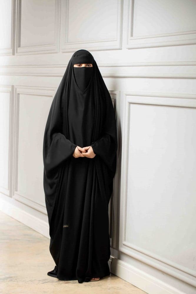 عباية رأس بخيط على الاصبع