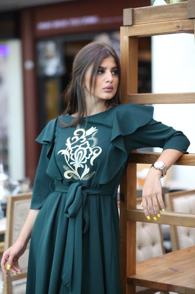 فستان سهرة زيتي مطرز ميد