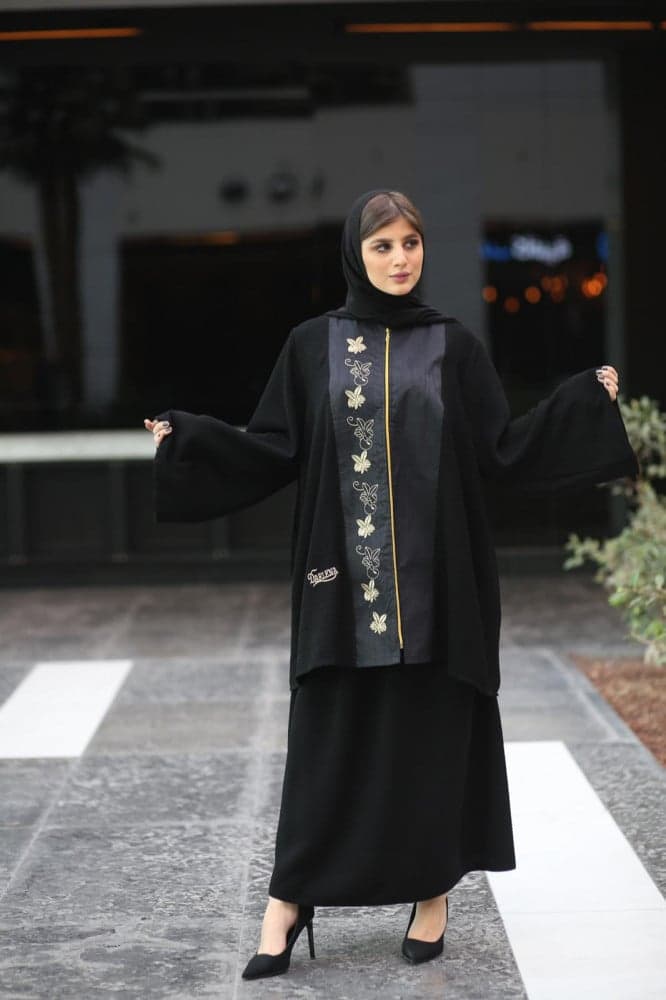 عبايه بسحاب قطعتين منفصلة ومطرزة